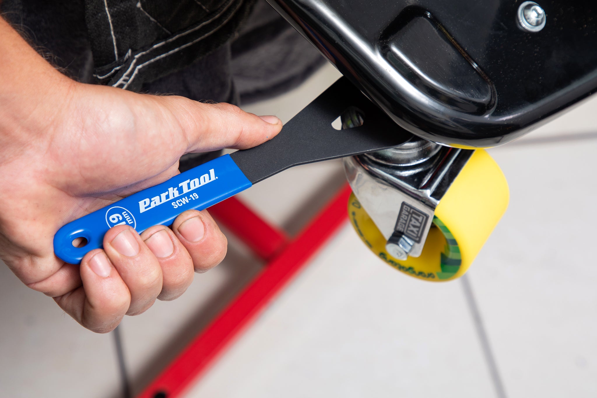 Caster Install and Removal Tool